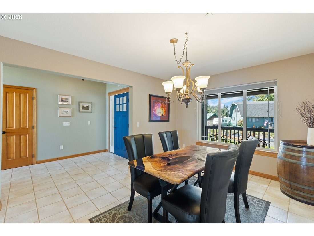 House in Coos Bay, Oregon, United States 3 - 17621133