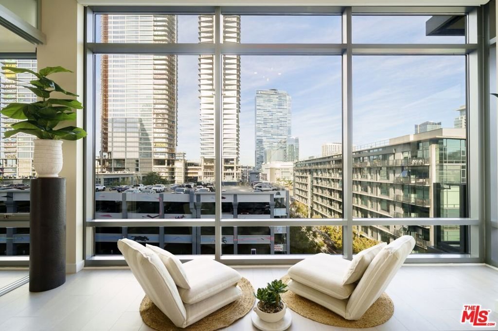 Condo in Los Angeles, California, United States 2 - 17621036