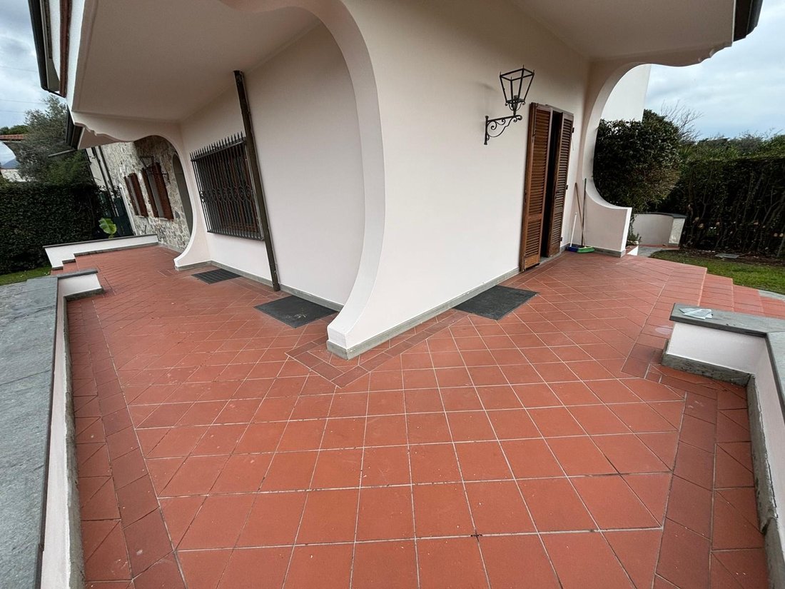 Apartment in Center, Massa, Italy 4 - 17620775