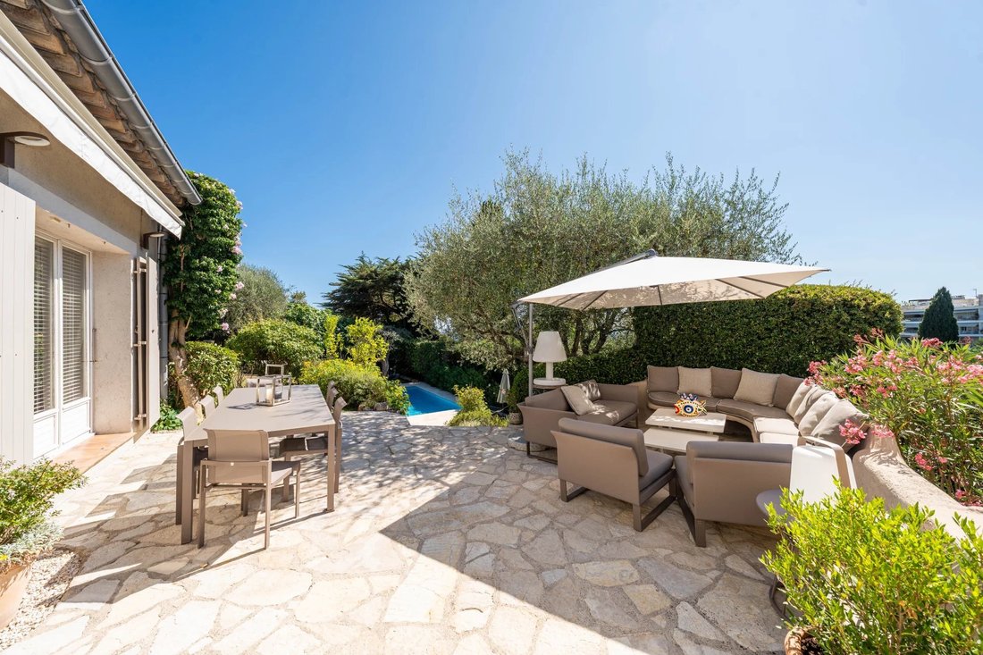Villa in Mougins, Provence-Alpes-Côte d'Azur, France 4 - 17622487