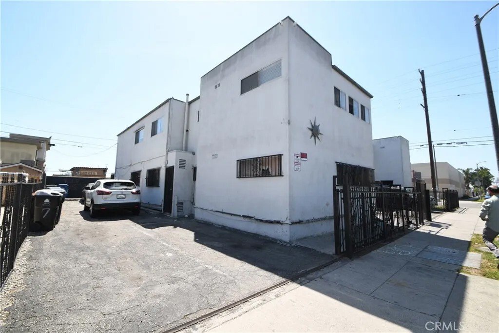 Los Angeles, California, United States 4 - 17621629