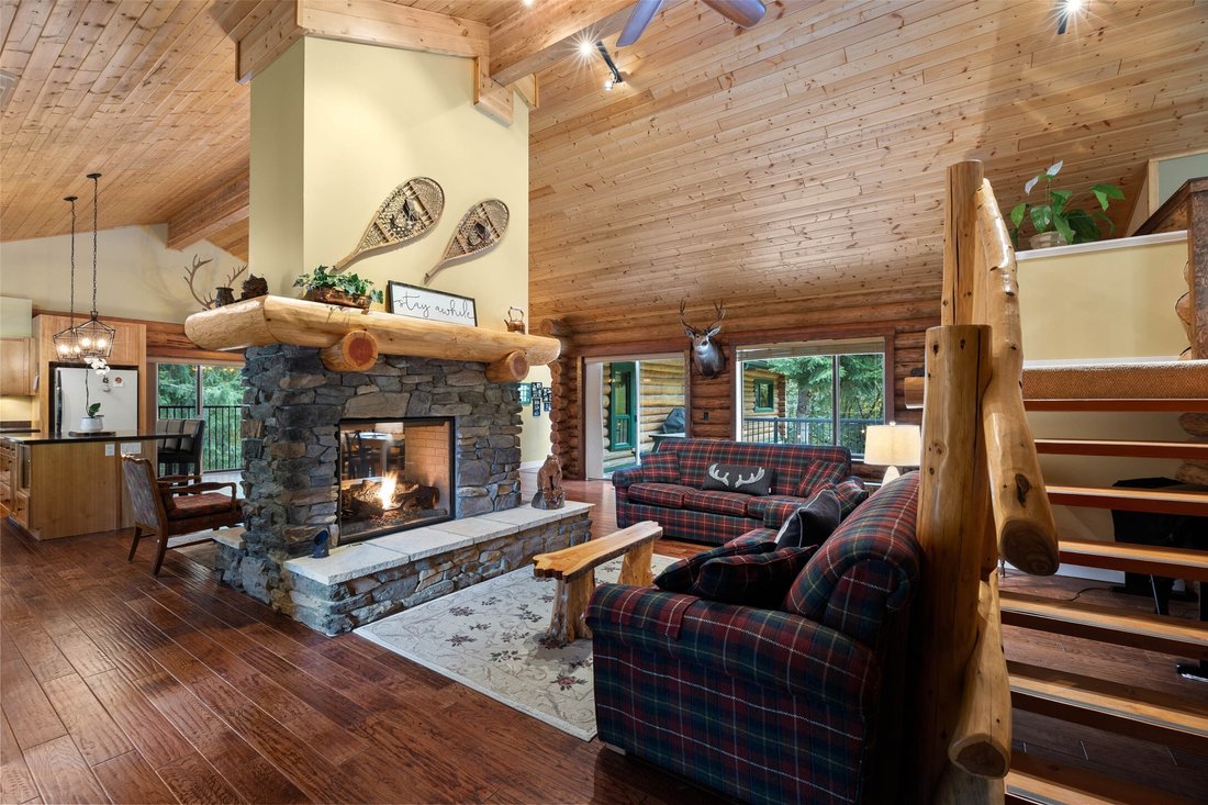 House in Anglemont, British Columbia, Canada 4 - 17622641