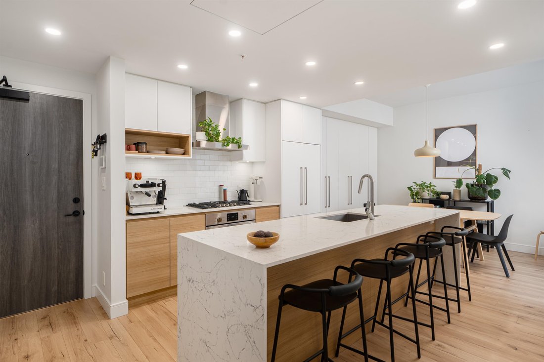 Condo in Port Moody, British Columbia, Canada 1 - 17622653