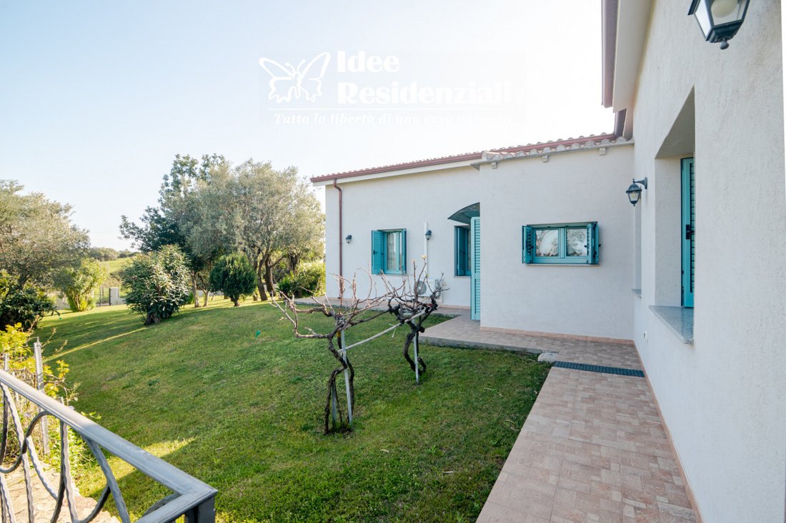 Villa in Peripheral Fractions, Olbia, Sardinia 2 - 17622939