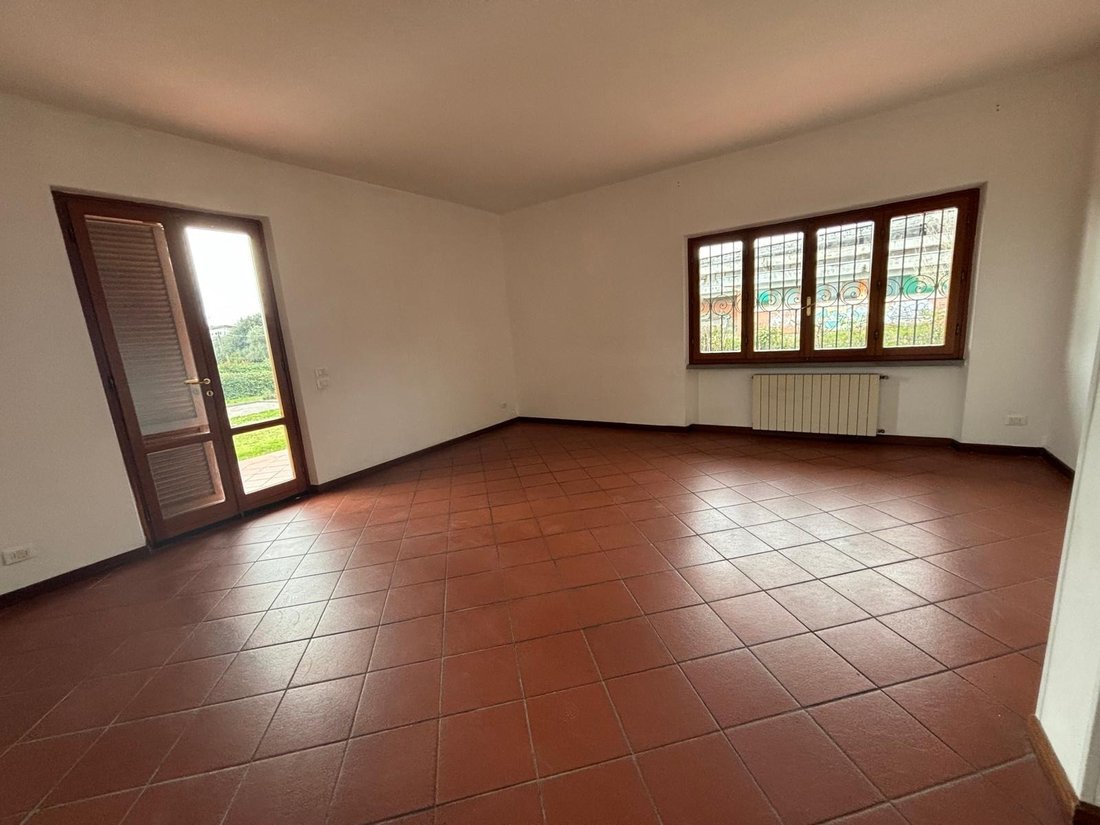 Apartment in Center, Massa, Italy 5 - 17620775