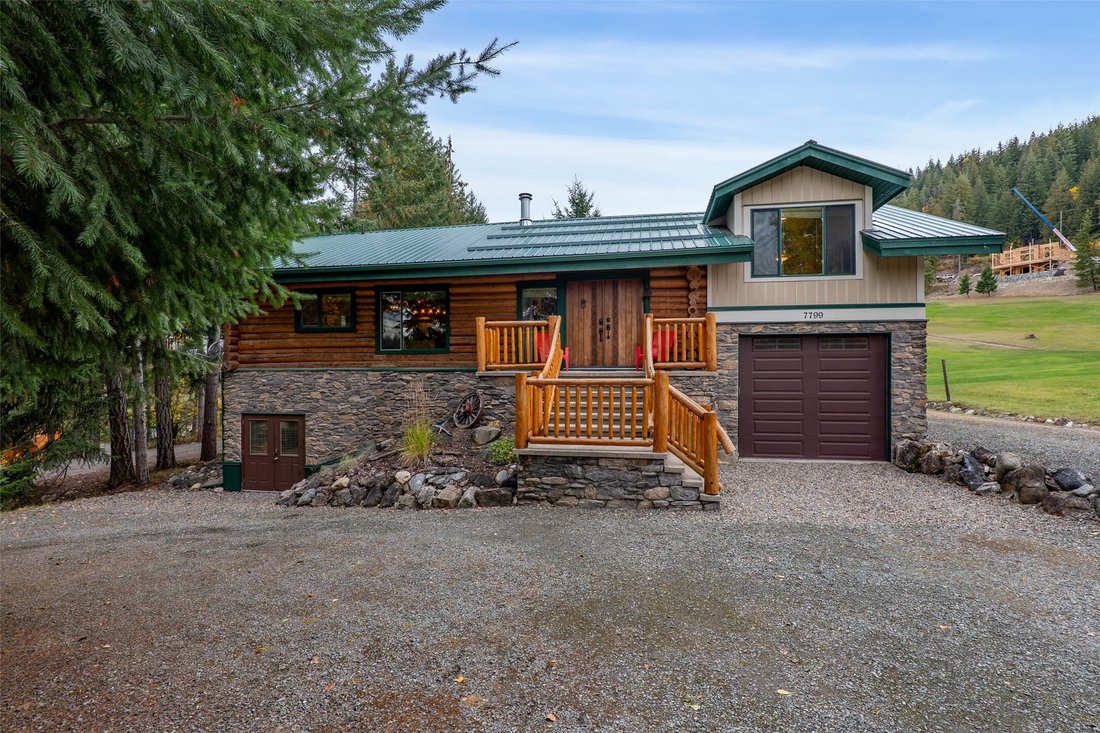 House in Anglemont, British Columbia, Canada 1 - 17622641