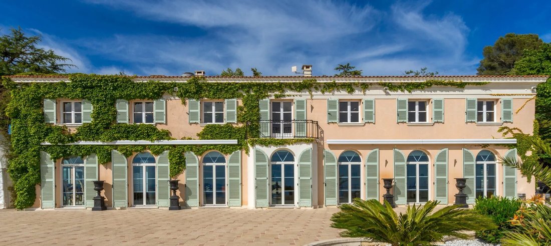 Estate in Villefranche-sur-Mer, Provence-Alpes-Côte d'Azur, France 2 - 15331618