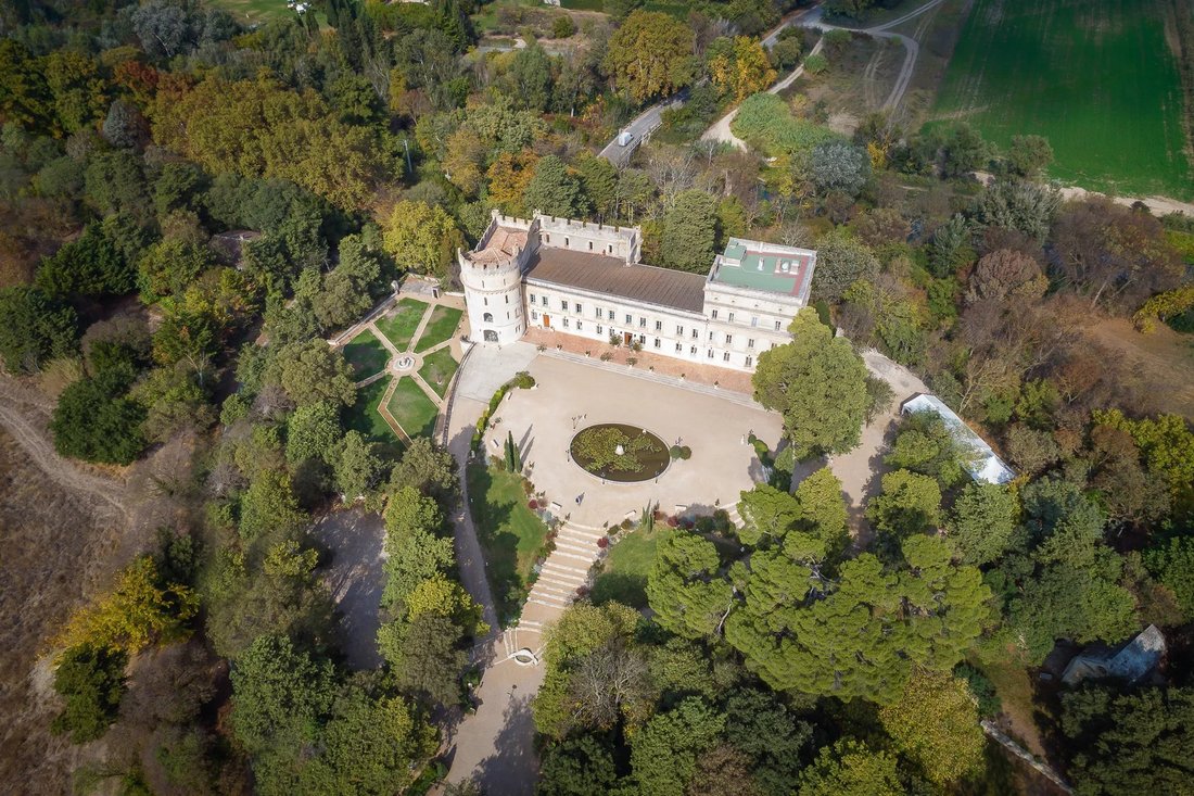 Estate in Arles, Provence-Alpes-Côte d'Azur, France 3 - 17623246