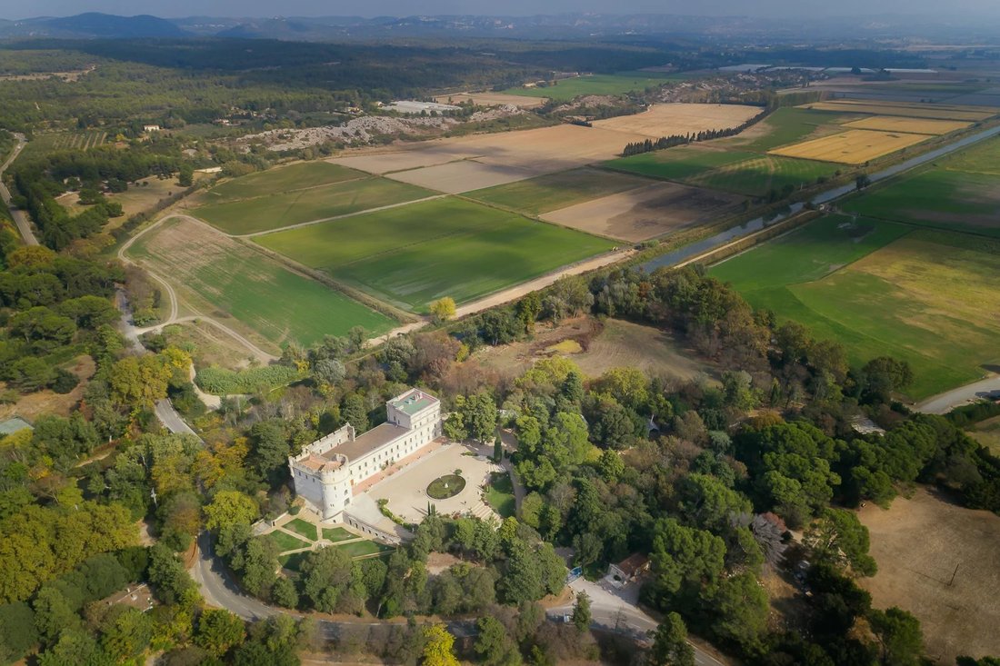 Estate in Arles, Provence-Alpes-Côte d'Azur, France 4 - 17623246