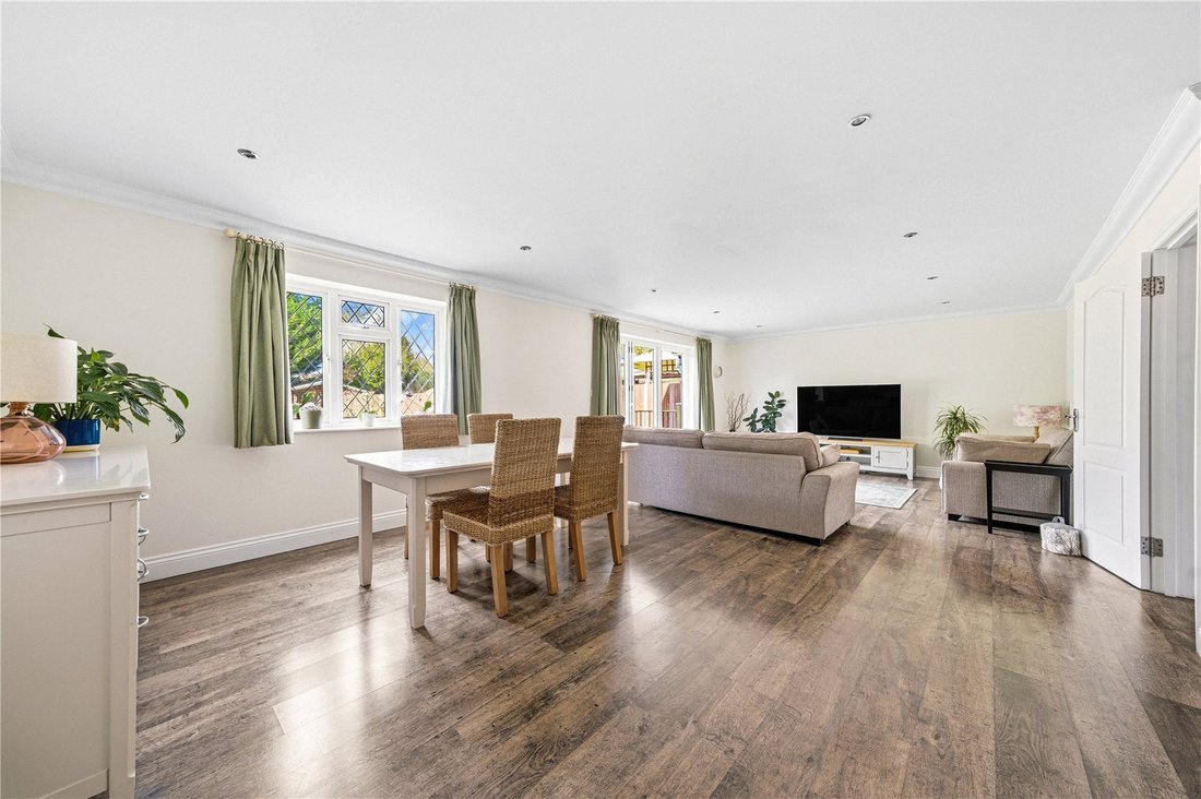 Bungalow in West End, Surrey Heath, England 4 - 17620641