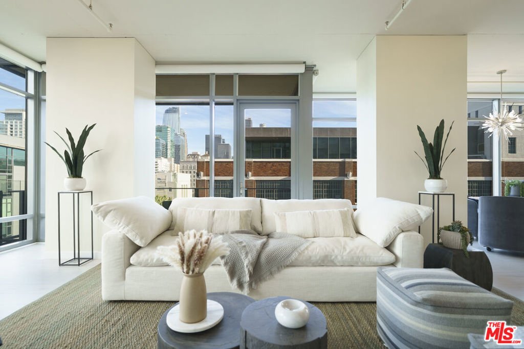 Condo in Los Angeles, California, United States 3 - 17621036