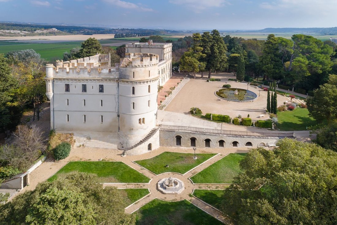Estate in Arles, Provence-Alpes-Côte d'Azur, France 1 - 17623246