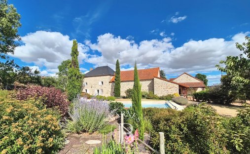Maison à Champs, Auvergne-Rhône-Alpes, France 1