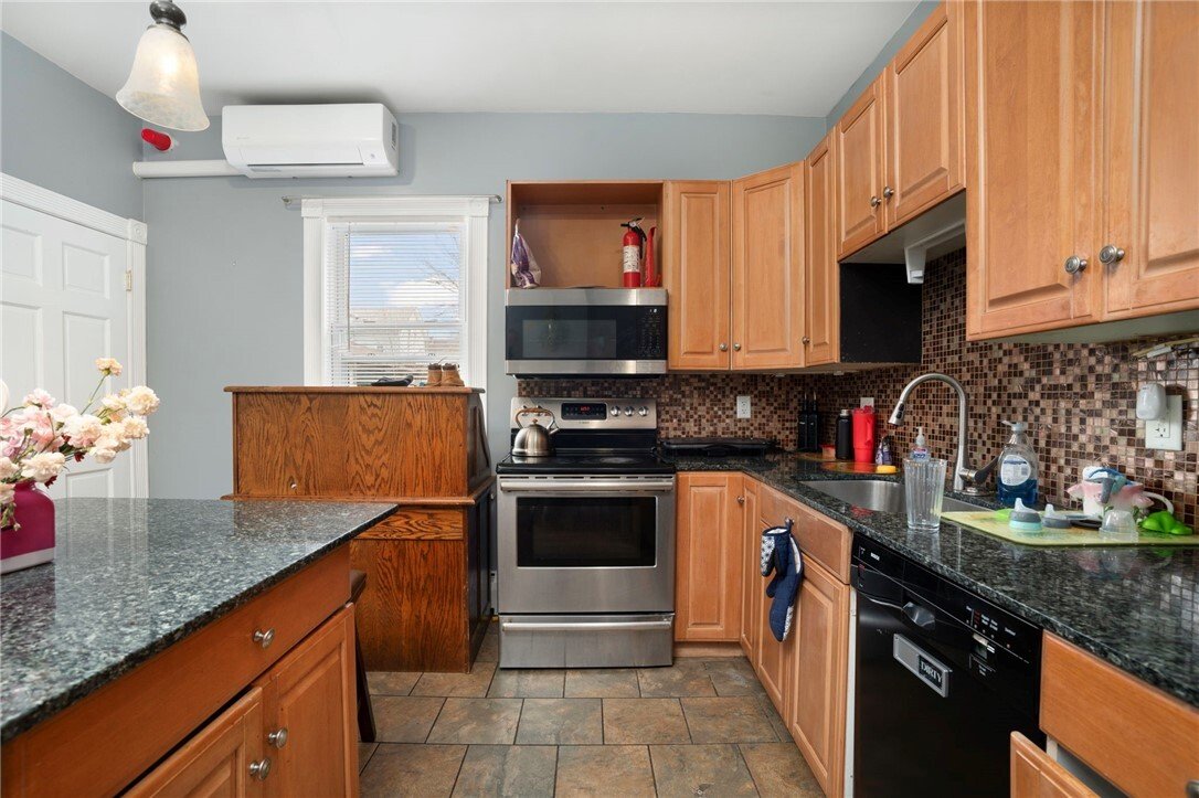 Cranston, Rhode Island, United States 4 - 17621256