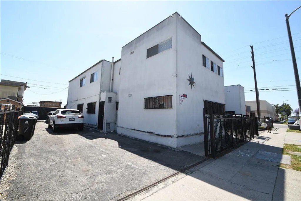 Los Angeles, California, United States 5 - 17621629