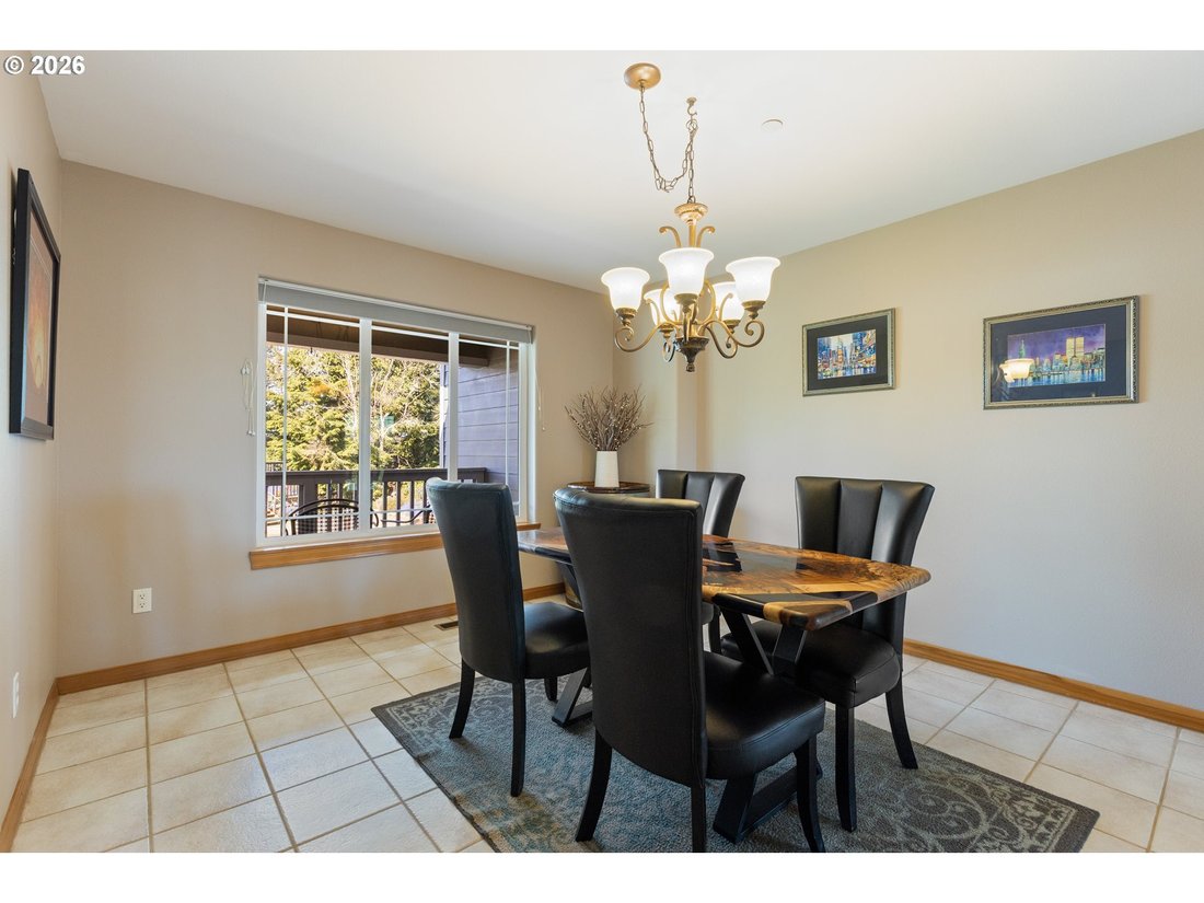 House in Coos Bay, Oregon, United States 5 - 17621133