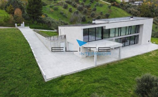 Villa a Montesilvano Colle-Via Alcide de Gasperi, Montesilvano, Abruzzo 1
