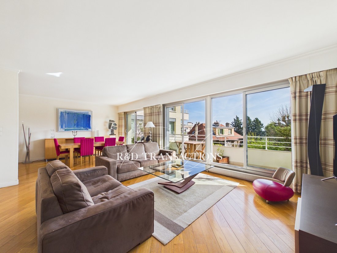 Apartment in Saint-Cloud, Ile-de-France, France 1 - 17622433