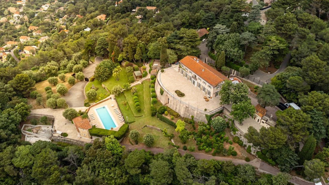 Estate in Villefranche-sur-Mer, Provence-Alpes-Côte d'Azur, France 1 - 15331618