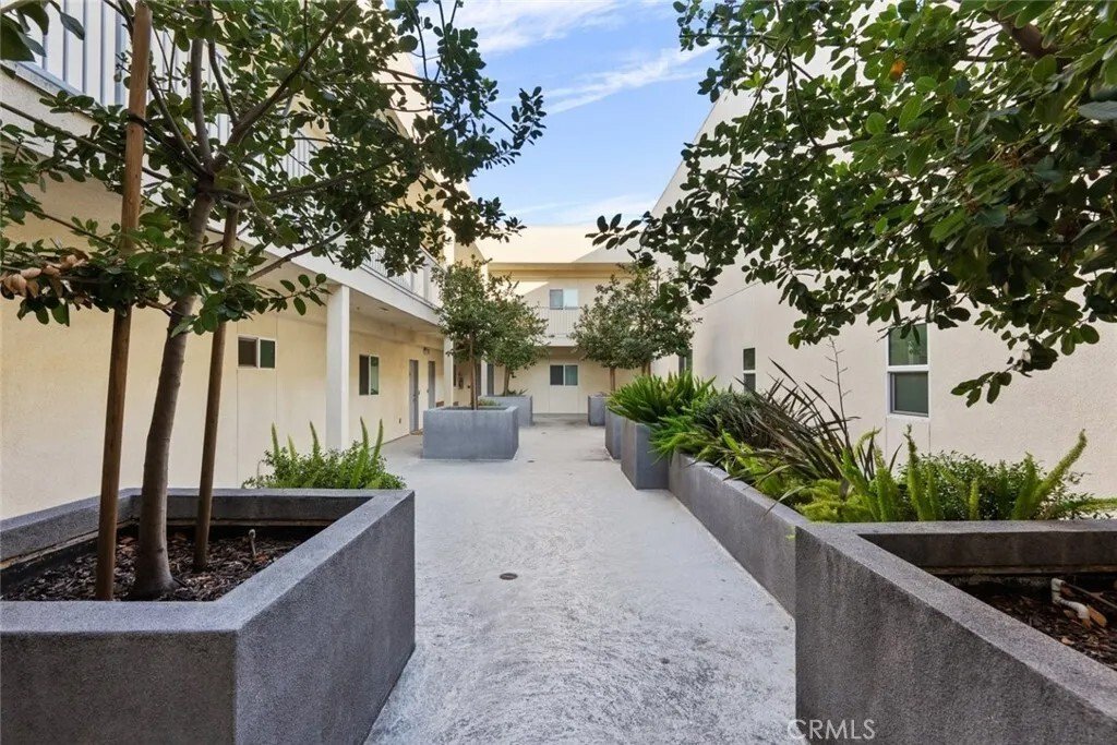 Los Angeles, California, United States 3 - 16920291