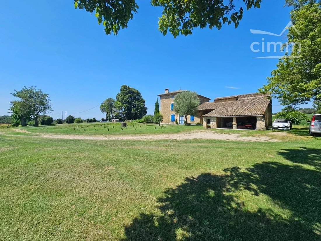 Estate in Montvendre, Auvergne-Rhône-Alpes, France 4 - 17622777