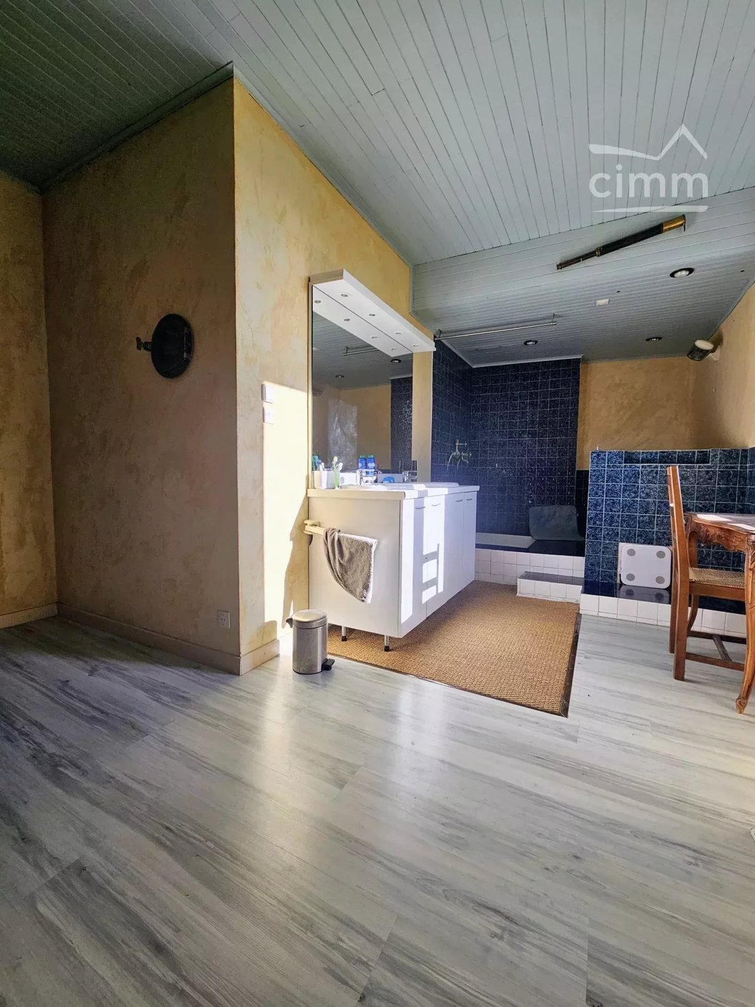 Estate in Montvendre, Auvergne-Rhône-Alpes, France 5 - 17622777