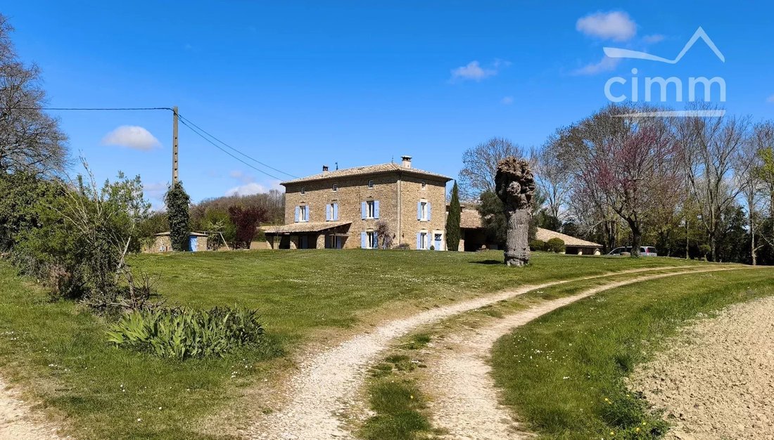 Estate in Montvendre, Auvergne-Rhône-Alpes, France 2 - 17622777