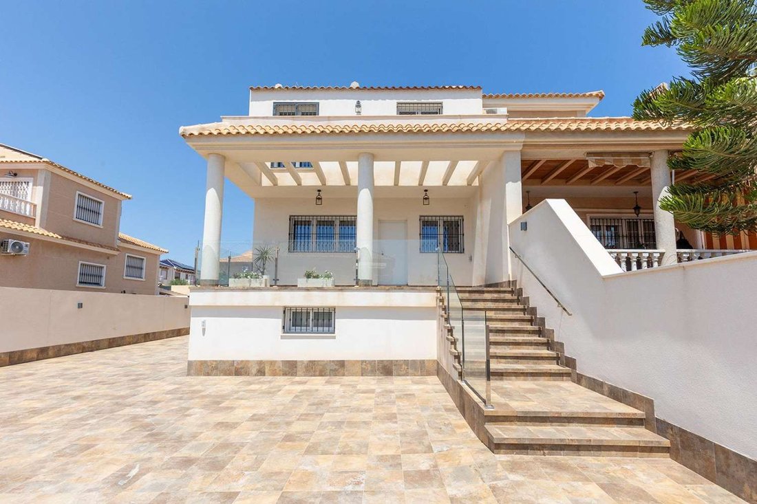 Villa in Torrevieja, Valencian Community, Spain 3 - 17622539