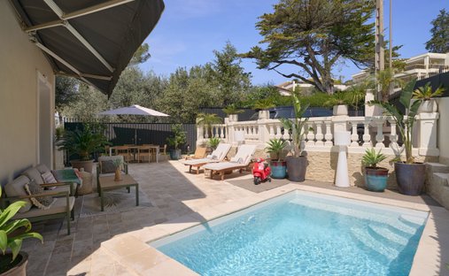 House in Saint Nicolas, Cannes, France 1