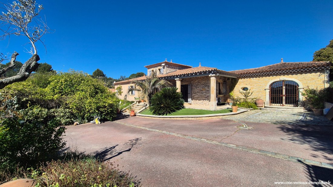 Villa in Vacqueyras, Provence-Alpes-Côte d'Azur, France 1 - 17622503