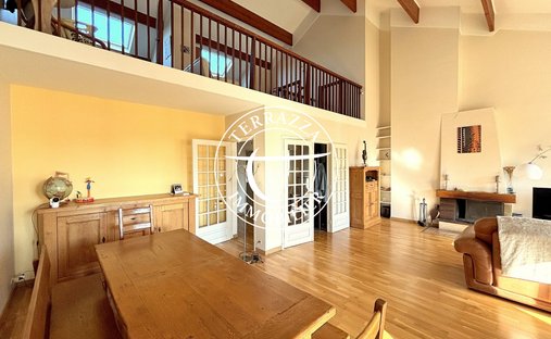 Apartment in Le Plateau, Louveciennes, France 1