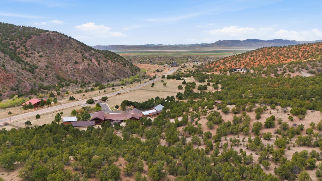 House in Parowan, Utah, United States 5 - 17624763