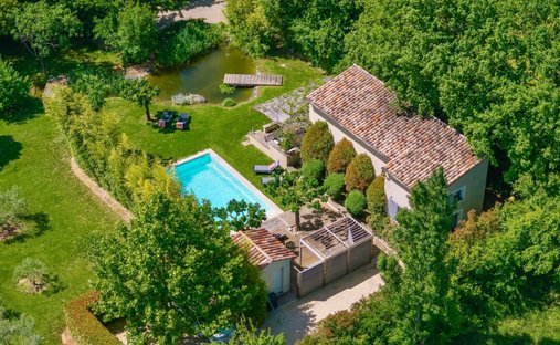 18th Century Château Facing The Luberon