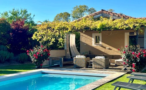 18th Century Château Facing The Luberon