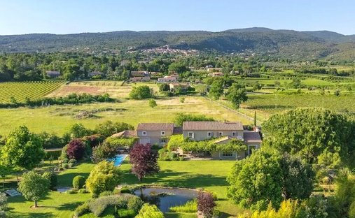 18th Century Château Facing The Luberon