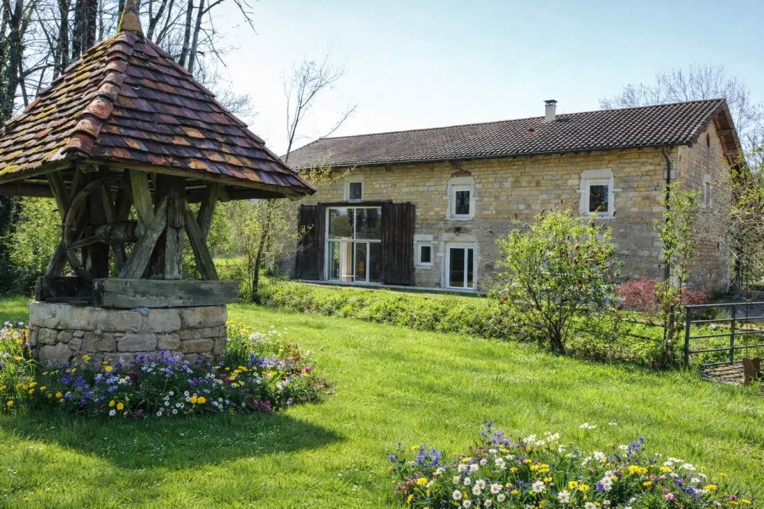 Estate in Arrondissement of Bourg-en-Bresse, Auvergne-Rhône-Alpes, France 1 - 17625847
