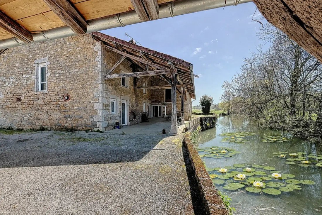 Estate in Arrondissement of Bourg-en-Bresse, Auvergne-Rhône-Alpes, France 2 - 17625847