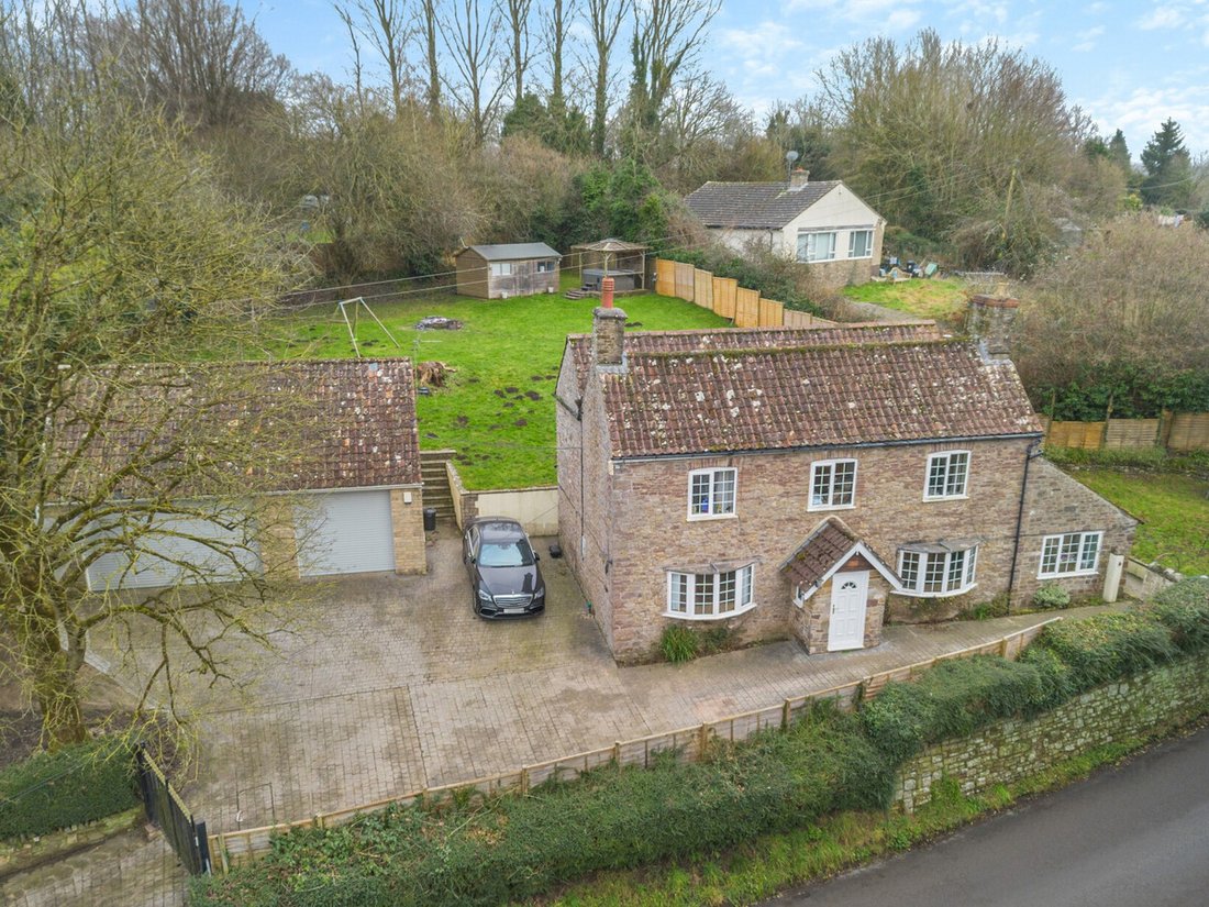 House in Grovesend, Thornbury, England 1 - 17625240