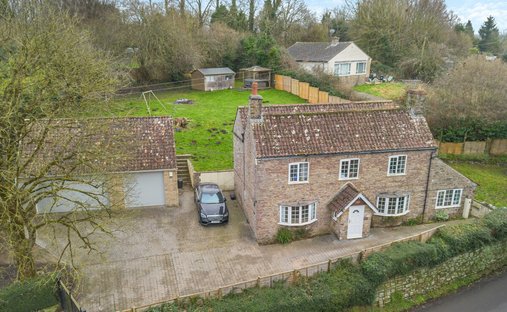 House in Grovesend, Thornbury, England 1