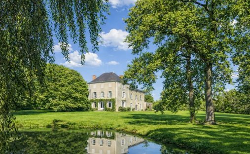 Estate in Baudières, Bourg-en-Bresse, France 1