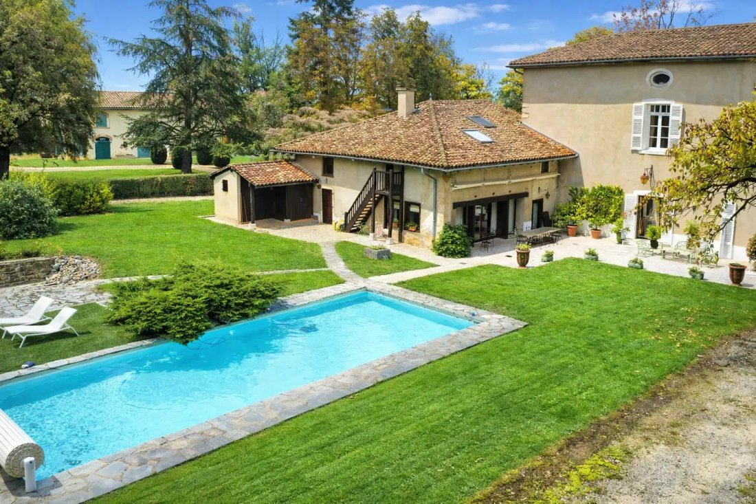 Estate in Baudières, Bourg-en-Bresse, France 5 - 16474547