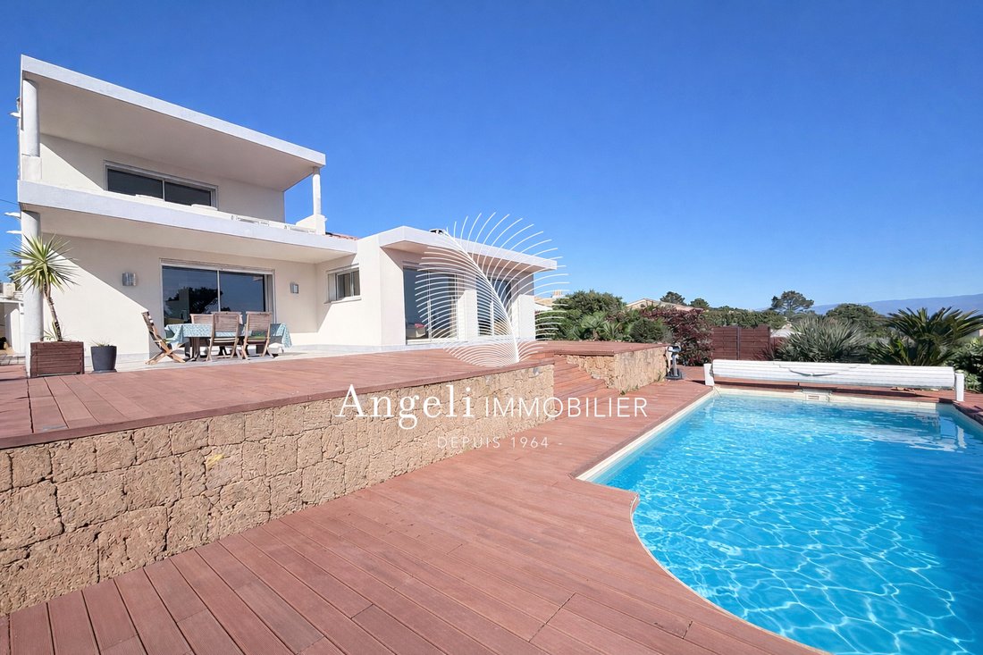Villa in Frejus, Provence-Alpes-Côte d'Azur, France 1 - 17625956