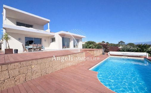 Villa in Frejus, Provence-Alpes-Côte d'Azur, France 1