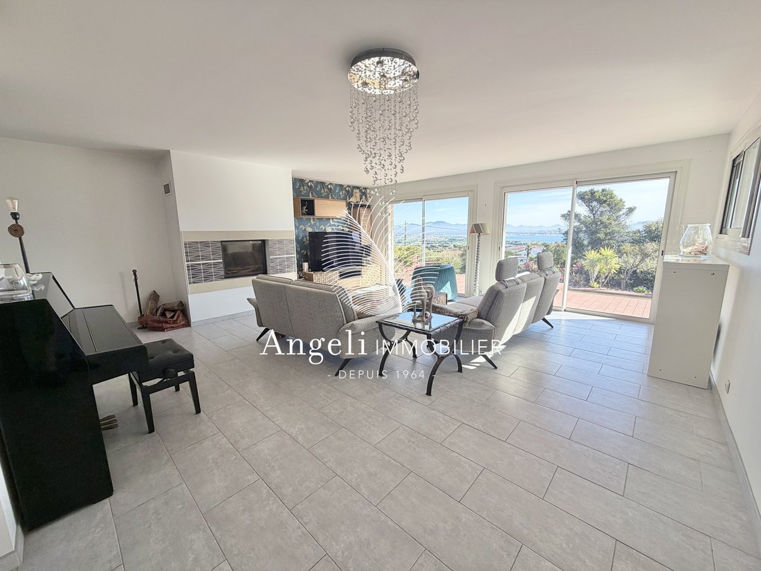 Villa in Frejus, Provence-Alpes-Côte d'Azur, France 5 - 17625956