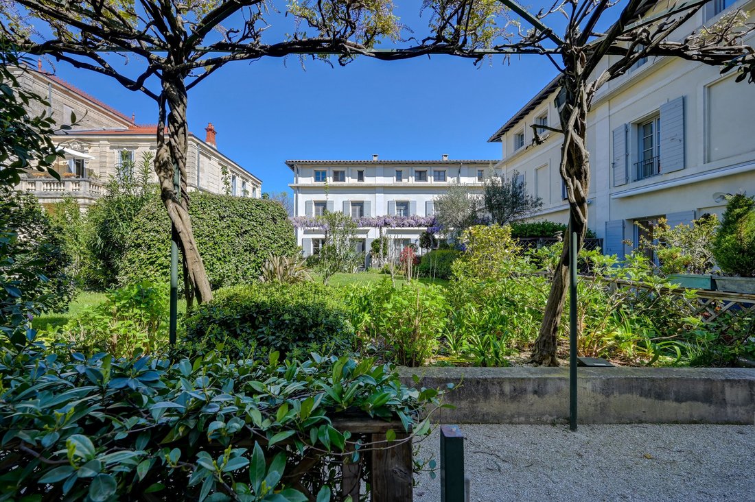 Townhouse in Saint-Rémy-de-Provence, Provence-Alpes-Côte d'Azur, France 1 - 17626255
