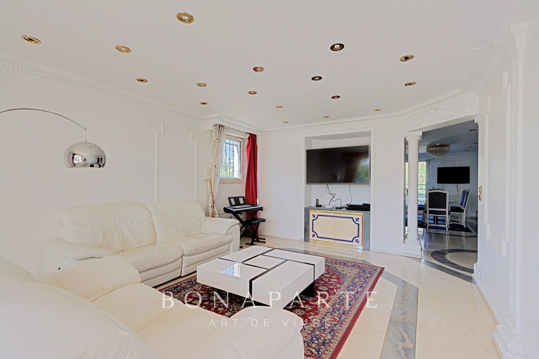 Apartment in Saint-Cloud, Ile-de-France, France 5 - 17626525