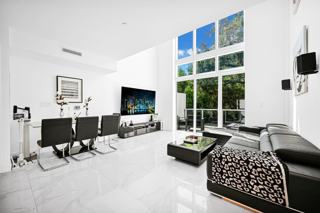 Condo in Miami, Florida, United States 5 - 17626856