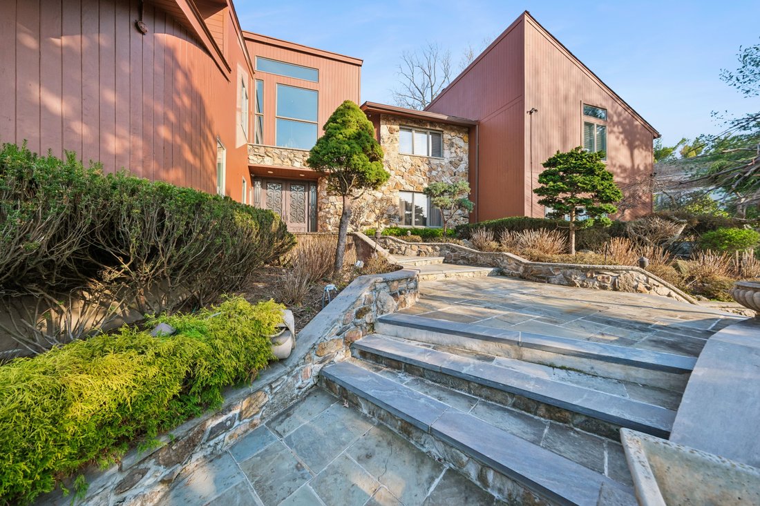 Cresskill, New Jersey, United States 1 - 17626839