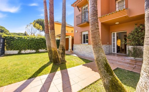 Chalet in Chiclana de la Frontera, Andalusia, Spain 1