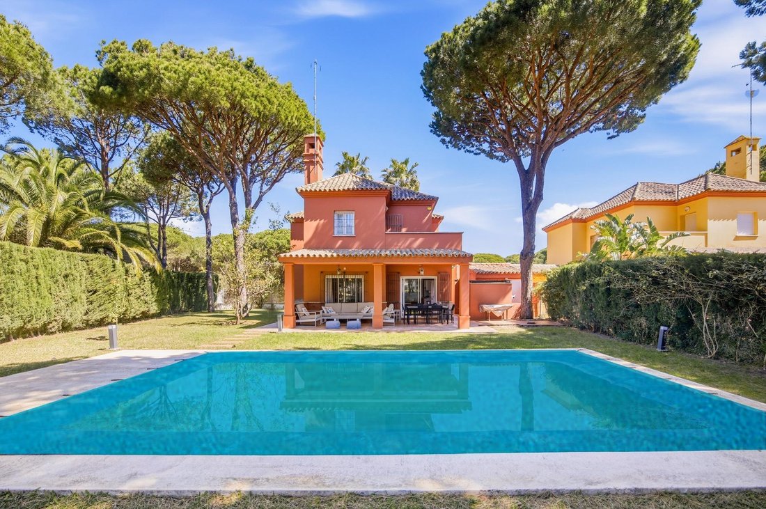 Chalet in Chiclana de la Frontera, Andalusia, Spain 1 - 17627021